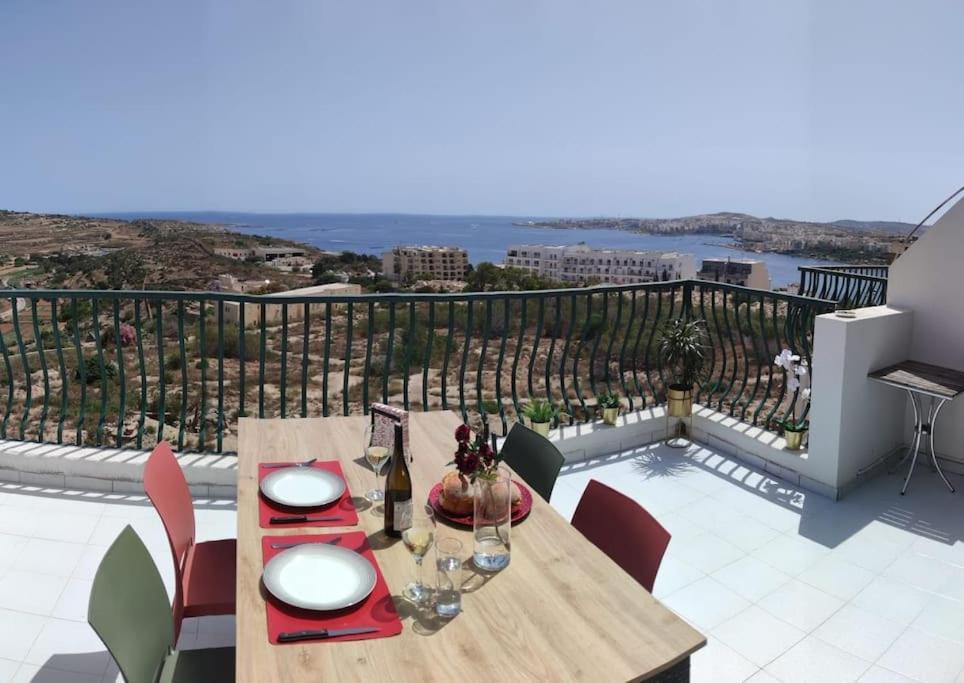 Gaia Penthouse Sea And Country Views Home St. Paul's Bay Bagian luar foto