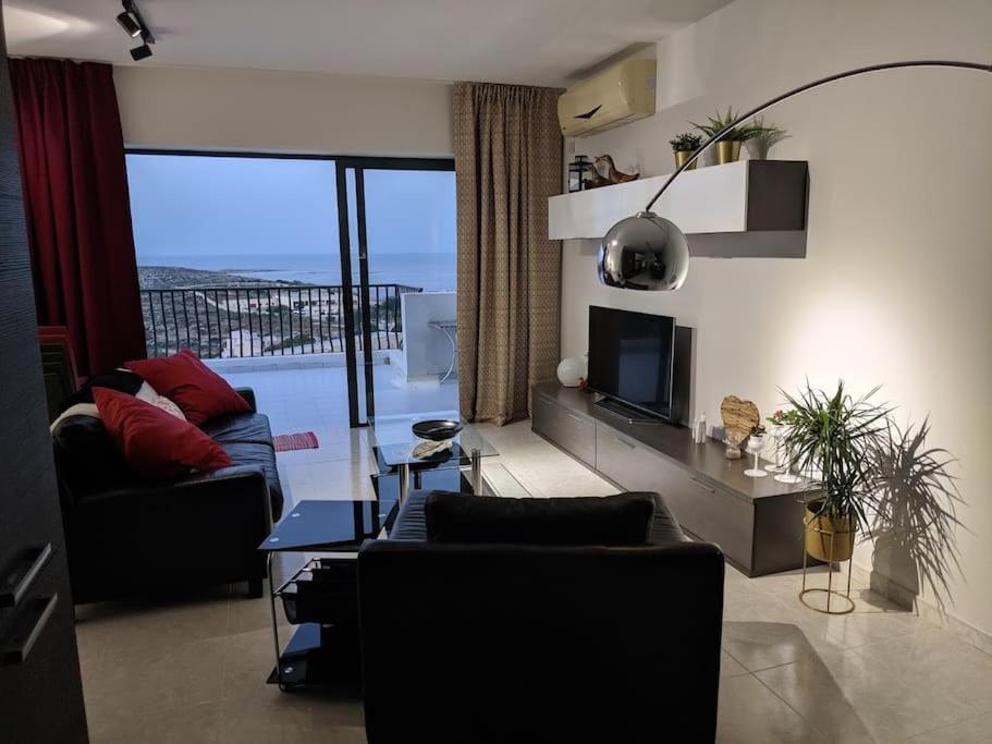 Gaia Penthouse Sea And Country Views Home St. Paul's Bay Bagian luar foto