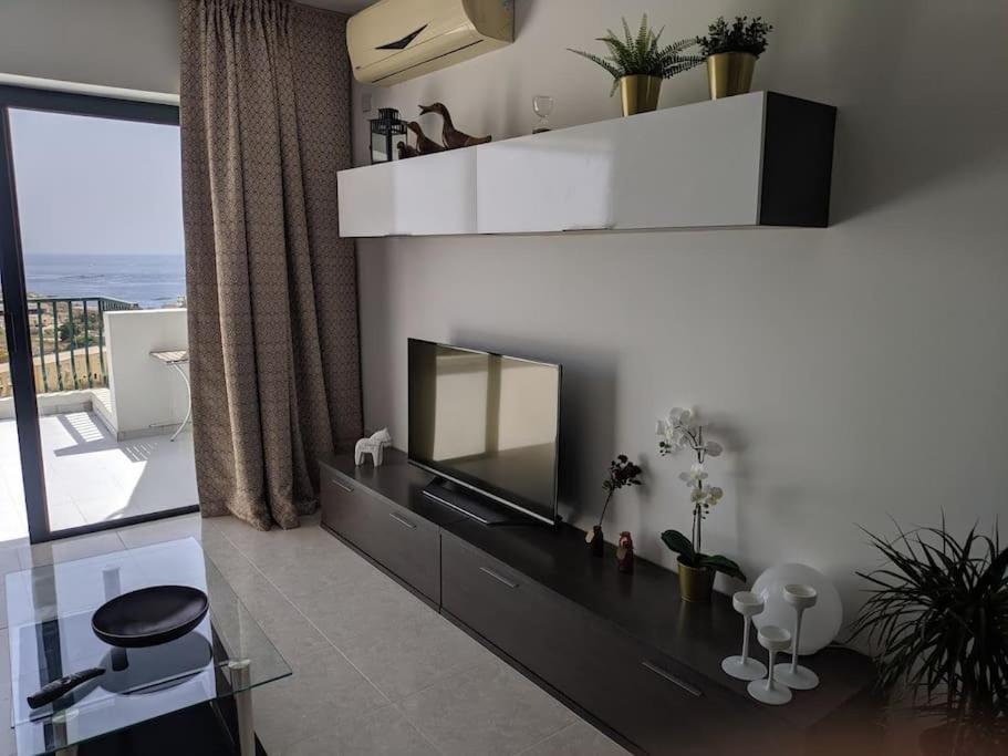 Gaia Penthouse Sea And Country Views Home St. Paul's Bay Bagian luar foto