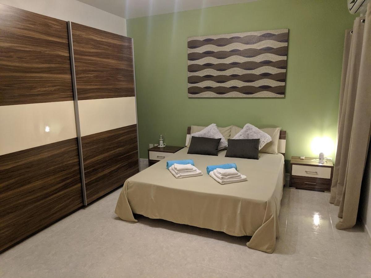 Gaia Penthouse Sea And Country Views Home St. Paul's Bay Bagian luar foto