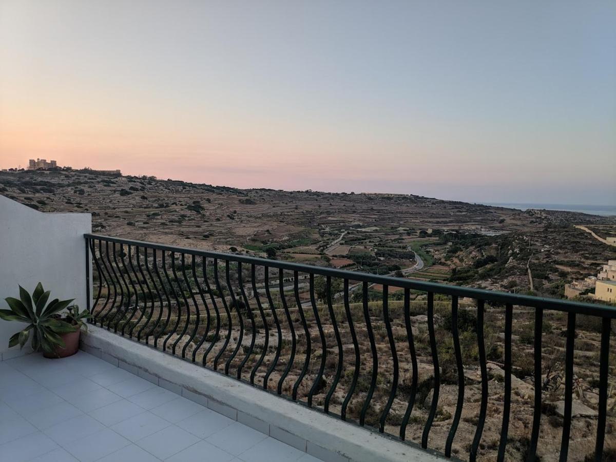 Gaia Penthouse Sea And Country Views Home St. Paul's Bay Bagian luar foto